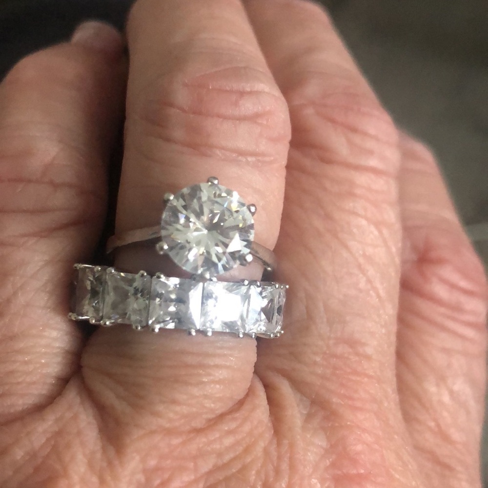 New 3 carat cubic zirconia solitaire. Cathedral basket setting, solid 925 - Picture 2 of 9